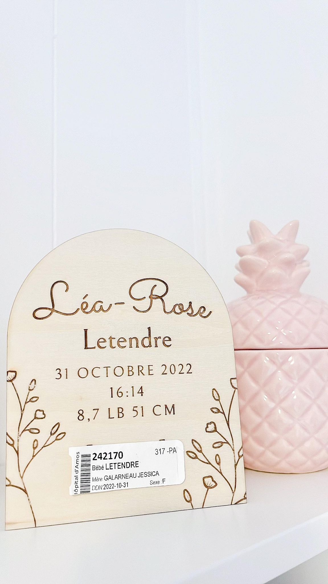 Plaque de naissance personnalisée avec insert à bracelet d'hôpital - modèle floral