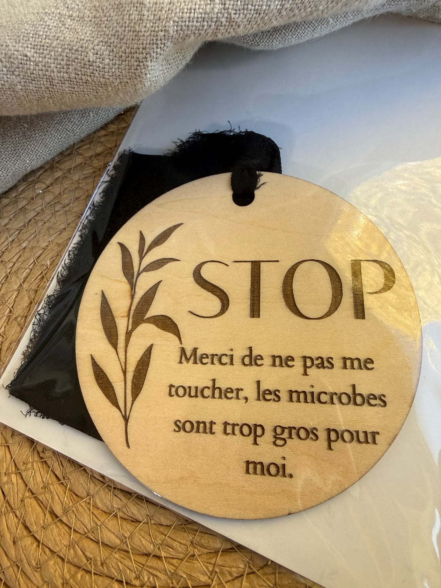 Affiche; STOP; ne pas me toucher